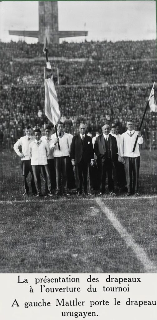 Etienne Mattler porte drapeau à l'ouverture de la Coupe du Monde 1930