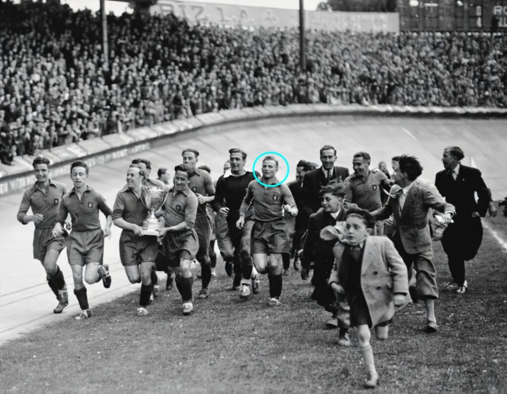 Tour d'honneur Equipe Fédérale Nancy Lorraine lors de la finale de la Coupe de France 1943/1944