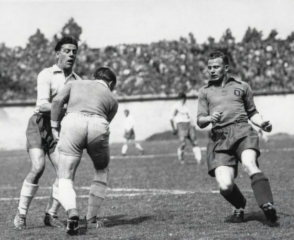 Michel Jacques en action Equipe Fédérale Nancy Lorraine lors de la finale de la Coupe de France 1943/1944