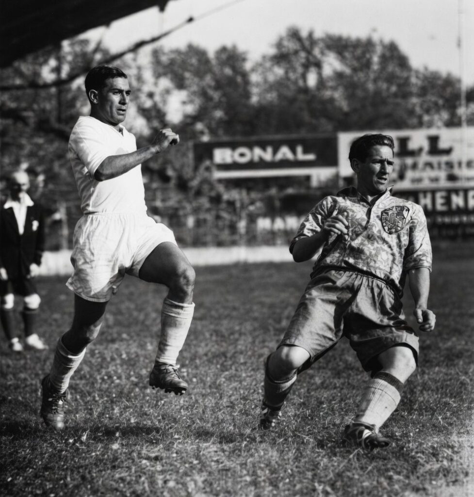 Max Lehmann s'oppose au centre de Zermani lors de Marseille Sochaux d'avril 1936